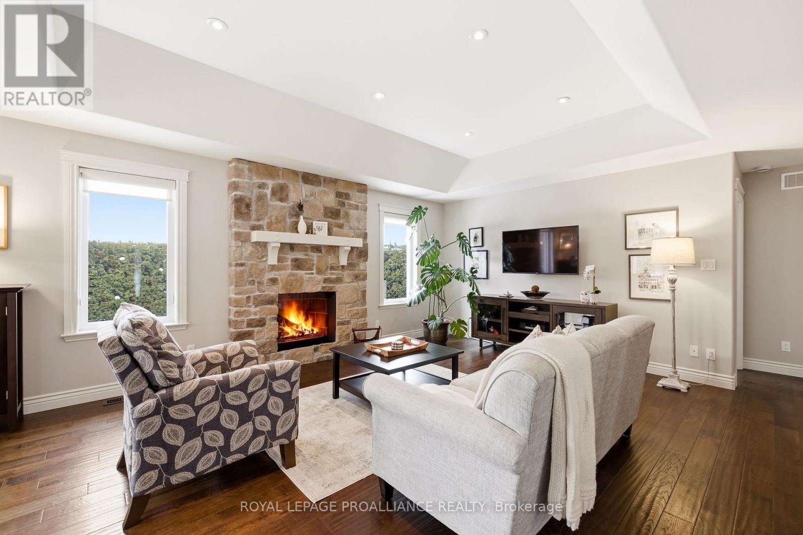 9 ROSSLYN DRIVE - 6