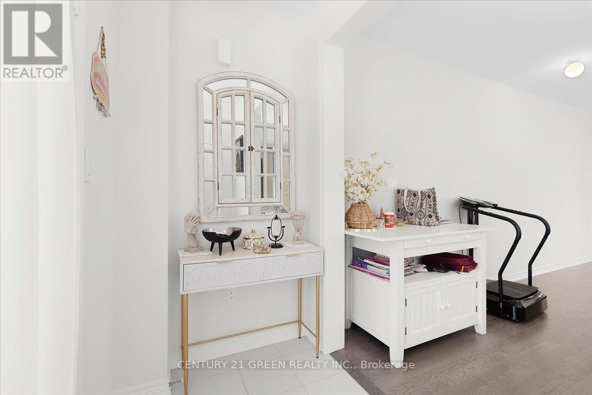 384 KENNEDY CIRCLE W - 4