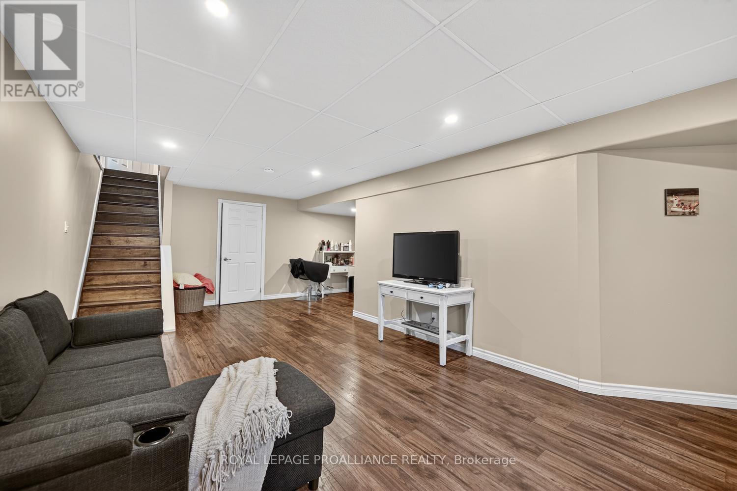 5500 MEADOWBROOK DRIVE - 23
