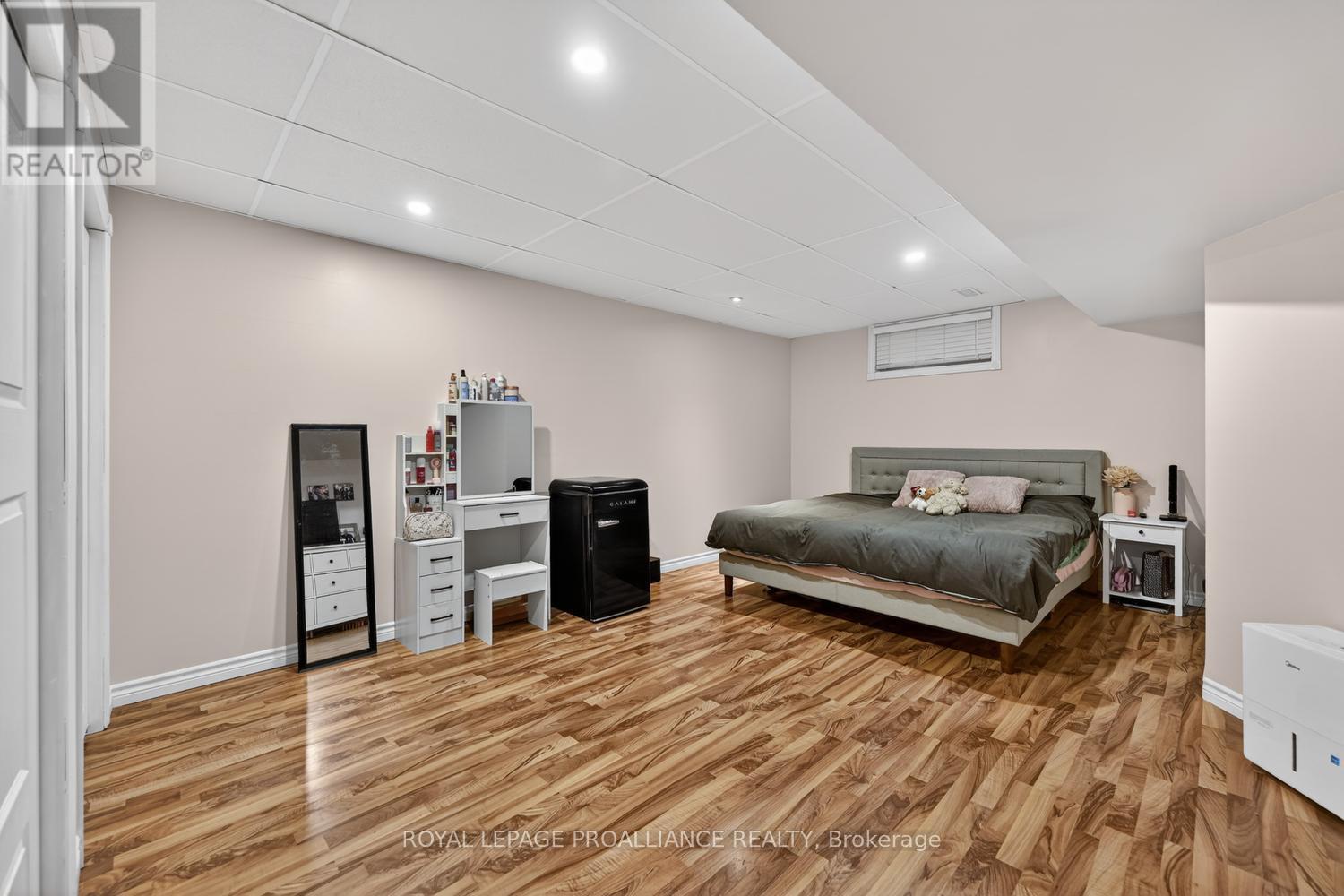5500 MEADOWBROOK DRIVE - 24
