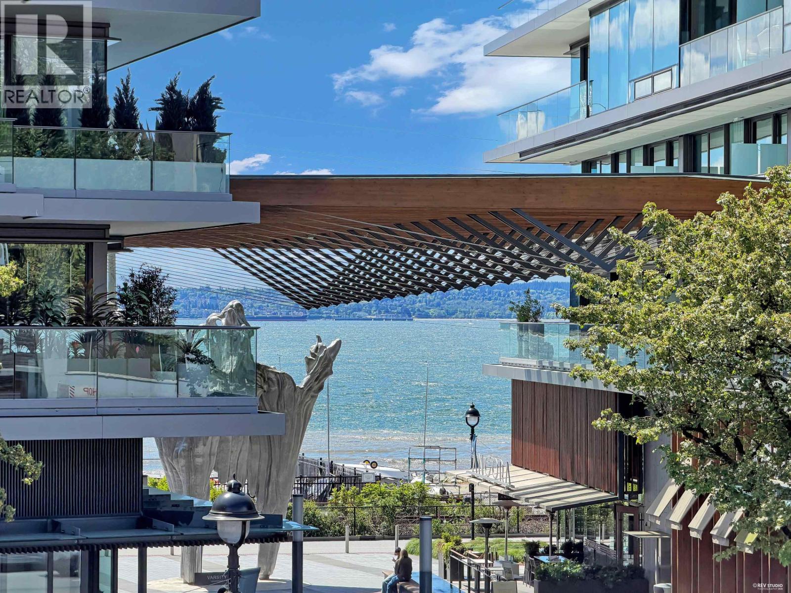 207 1331 MARINE DRIVE