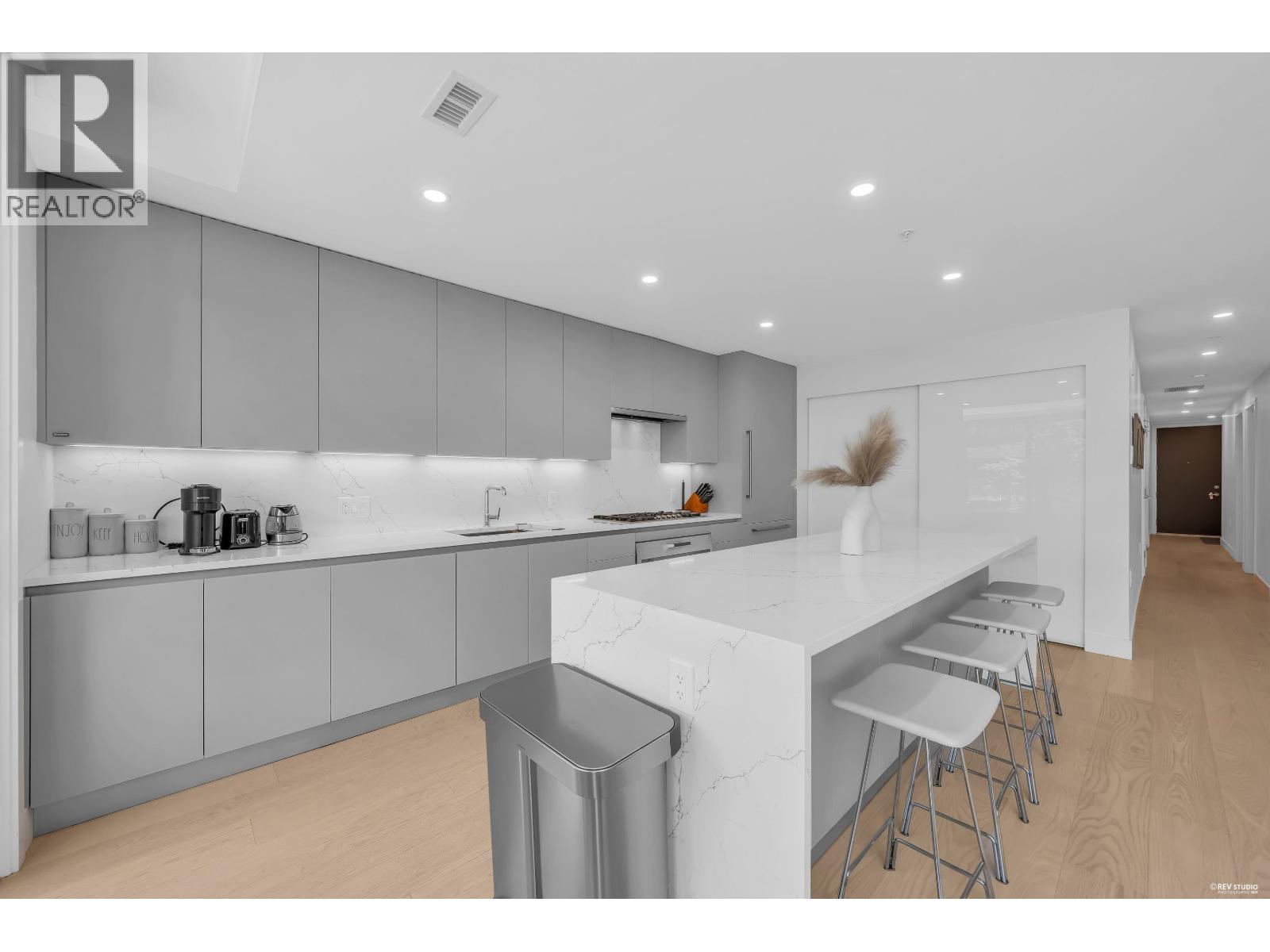 207 1331 MARINE DRIVE, West Vancouver