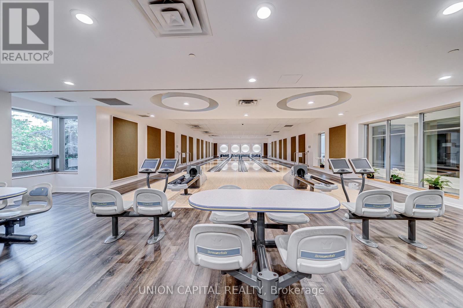 #1225 3888 DUKE OF YORK BOULEVARD - 18