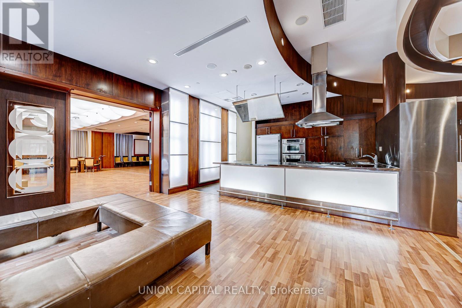#1225 3888 DUKE OF YORK BOULEVARD - 27