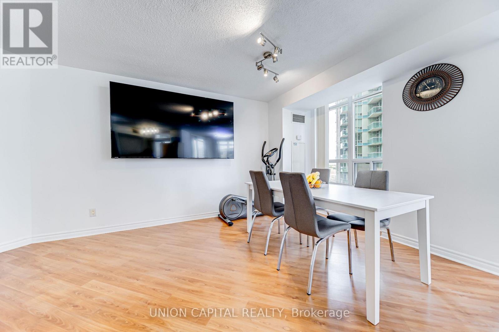 #1225 3888 DUKE OF YORK BOULEVARD - 5