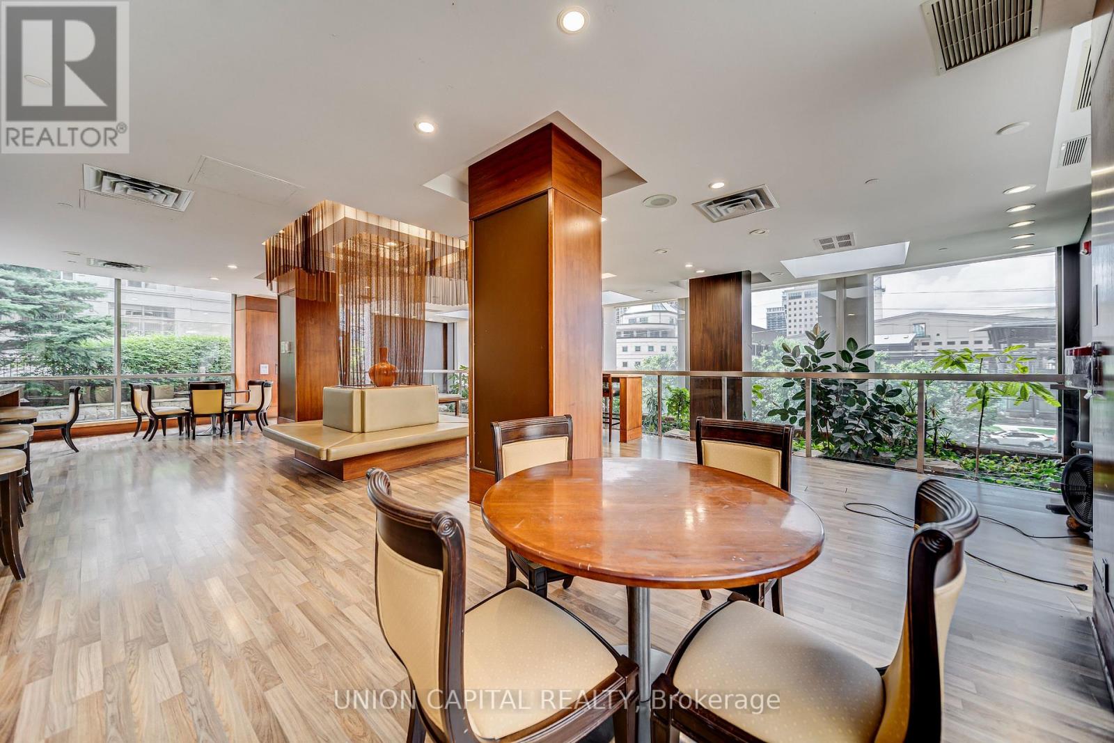 #1225 3888 DUKE OF YORK BOULEVARD - 25