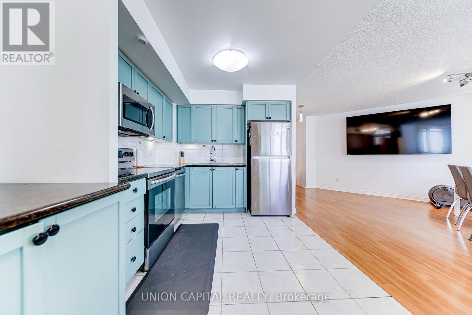 #1225 3888 DUKE OF YORK BOULEVARD - 10