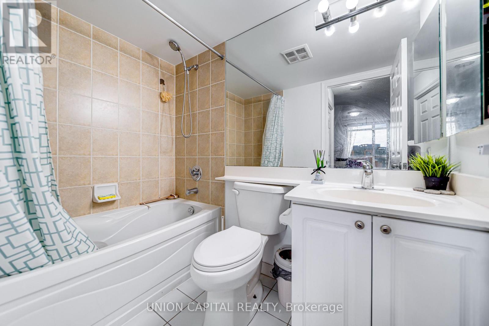 #1225 3888 DUKE OF YORK BOULEVARD - 17