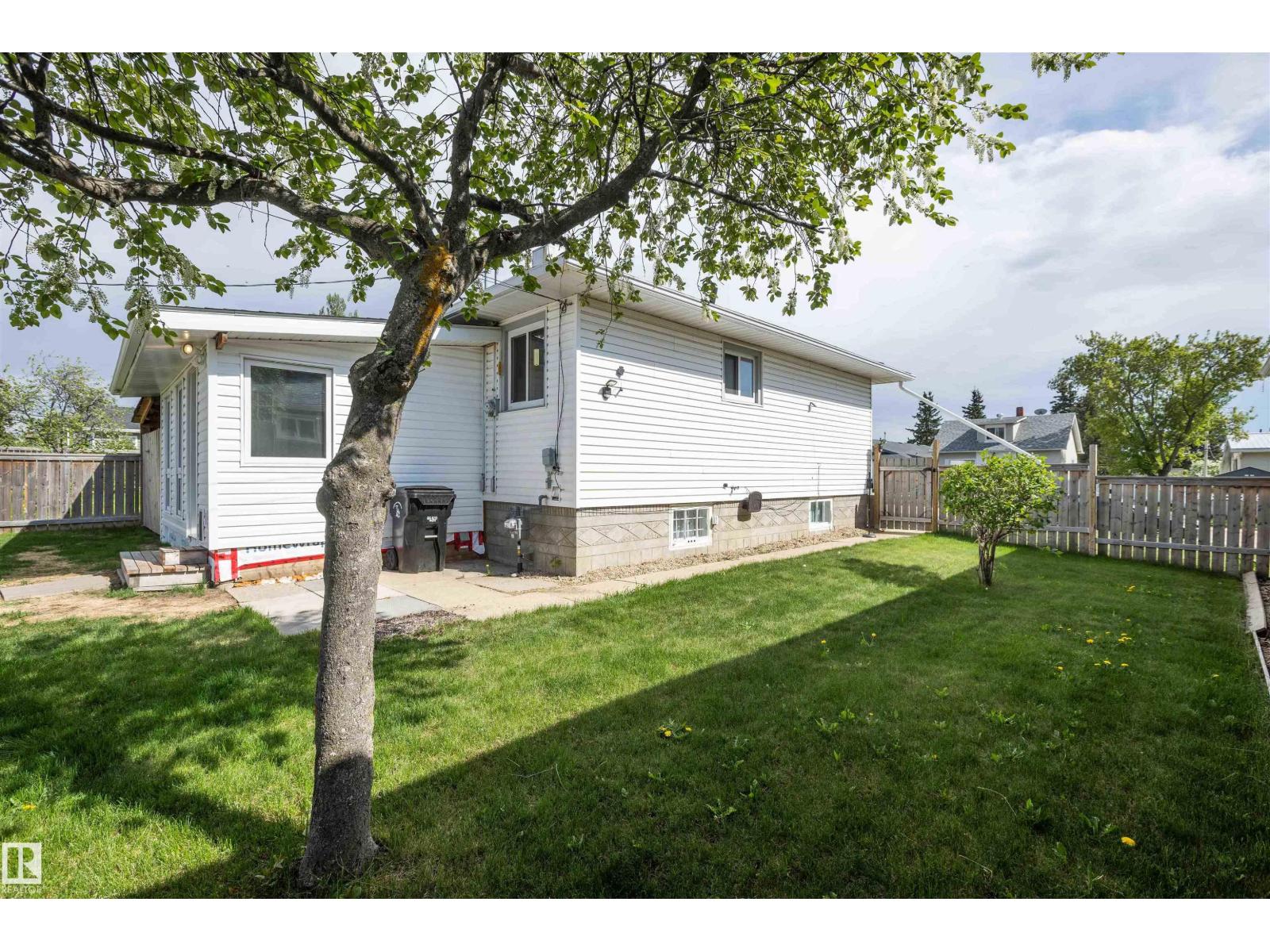4414 54 AV — photo 13