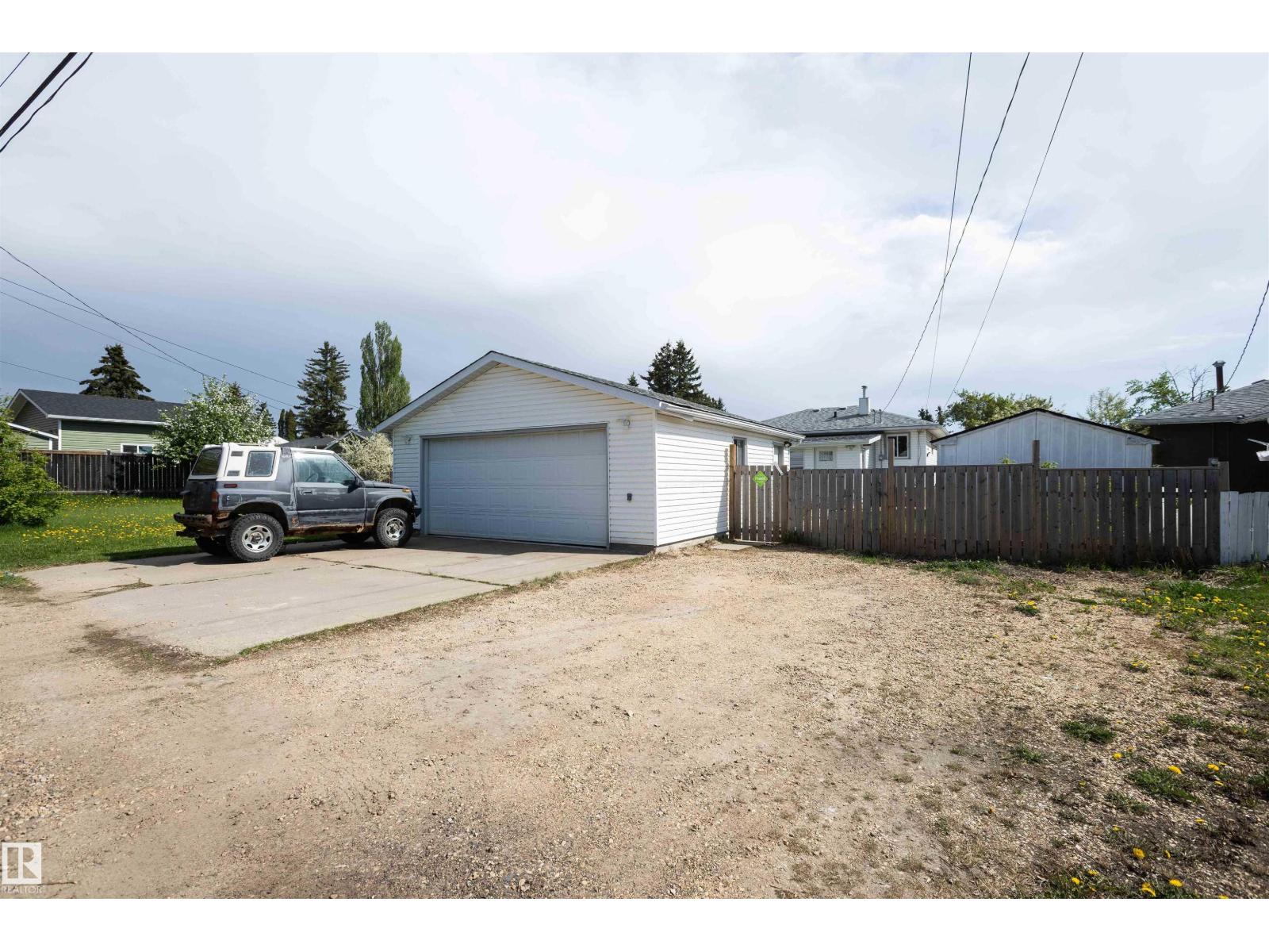 4414 54 AV — photo 15