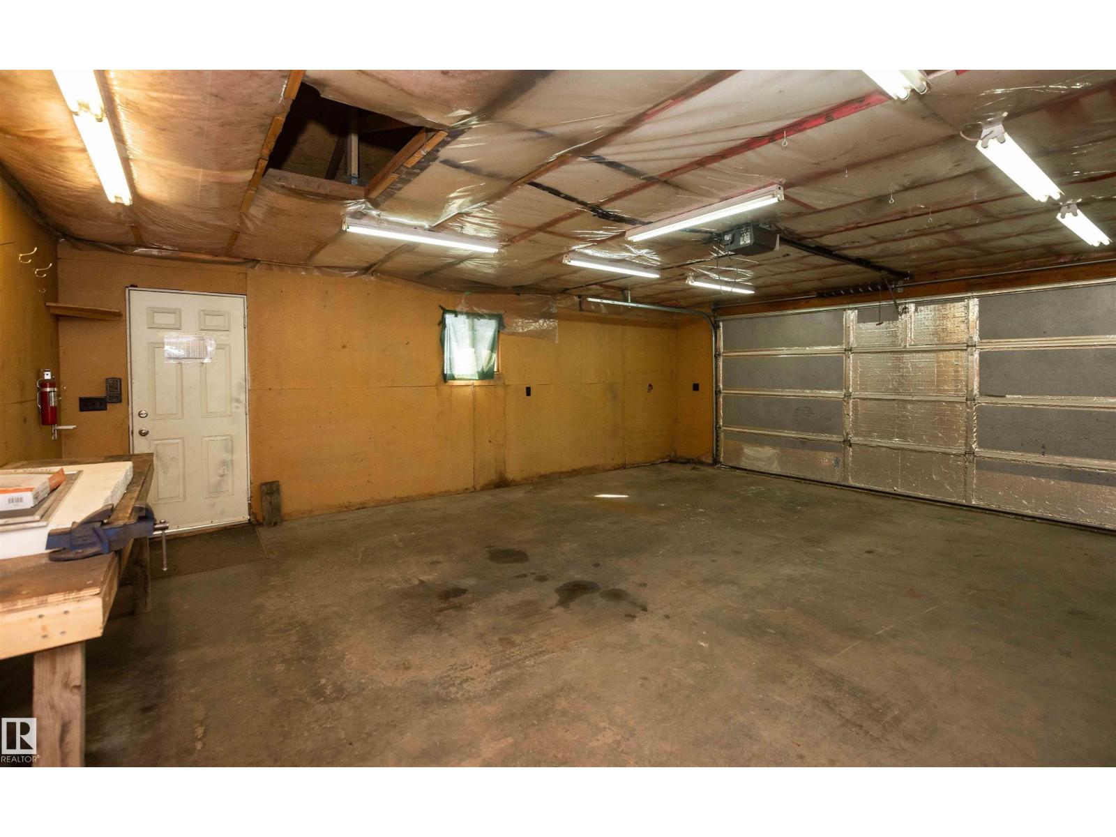 4414 54 AV — photo 20