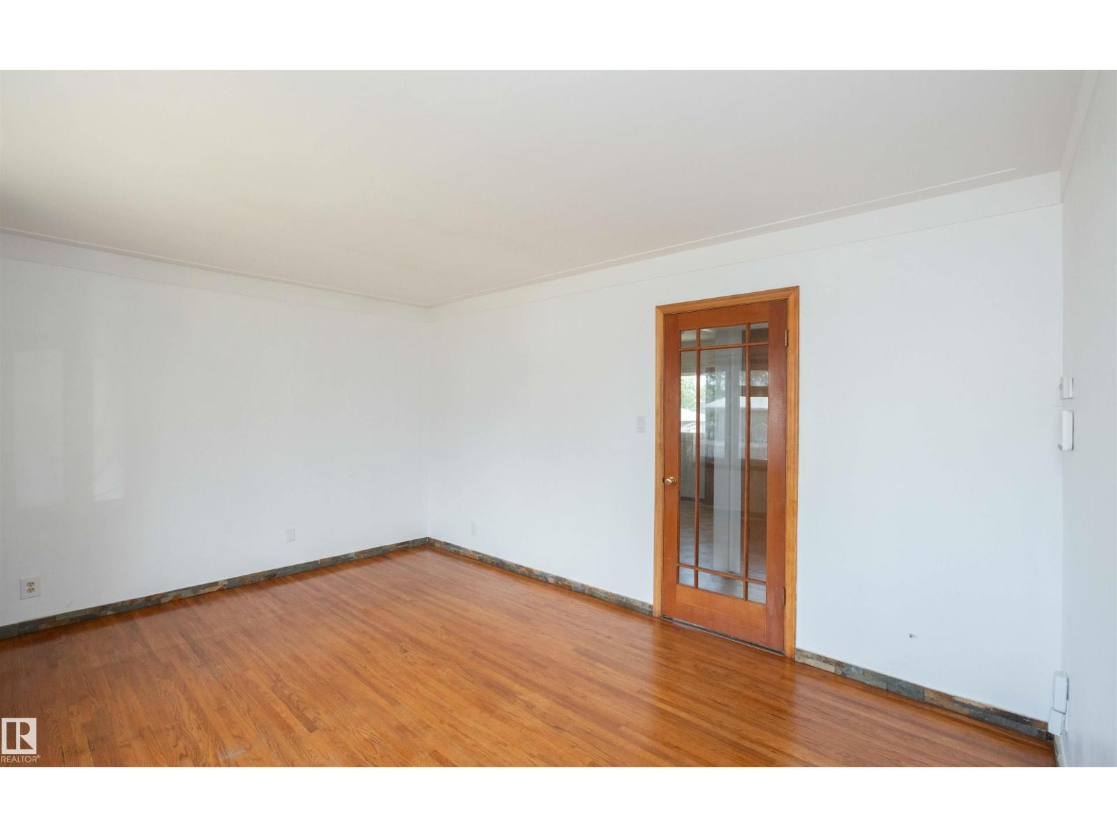 4414 54 AV — photo 26