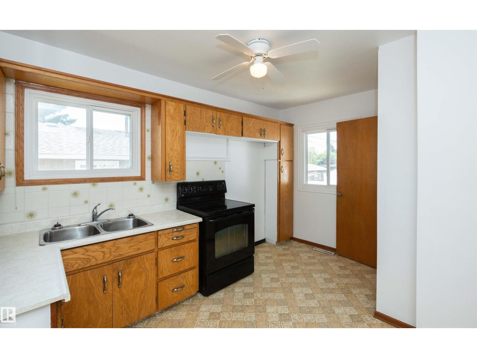4414 54 AV — photo 27