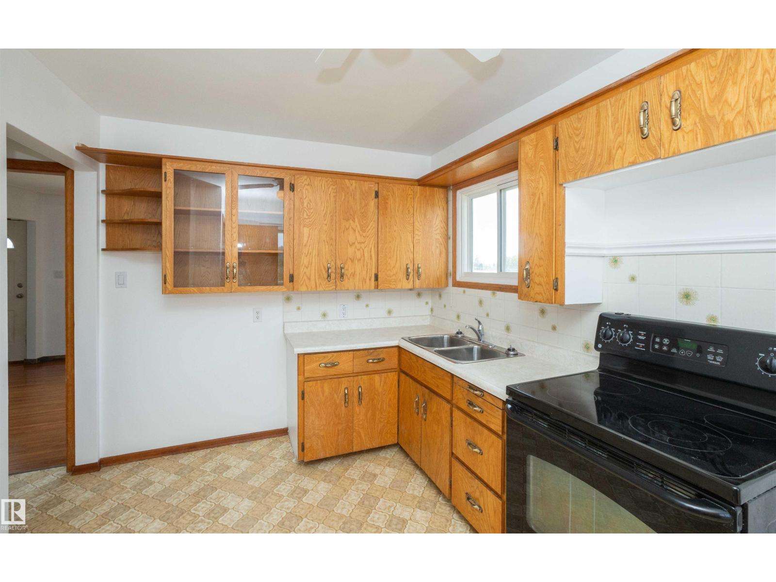 4414 54 AV — photo 28