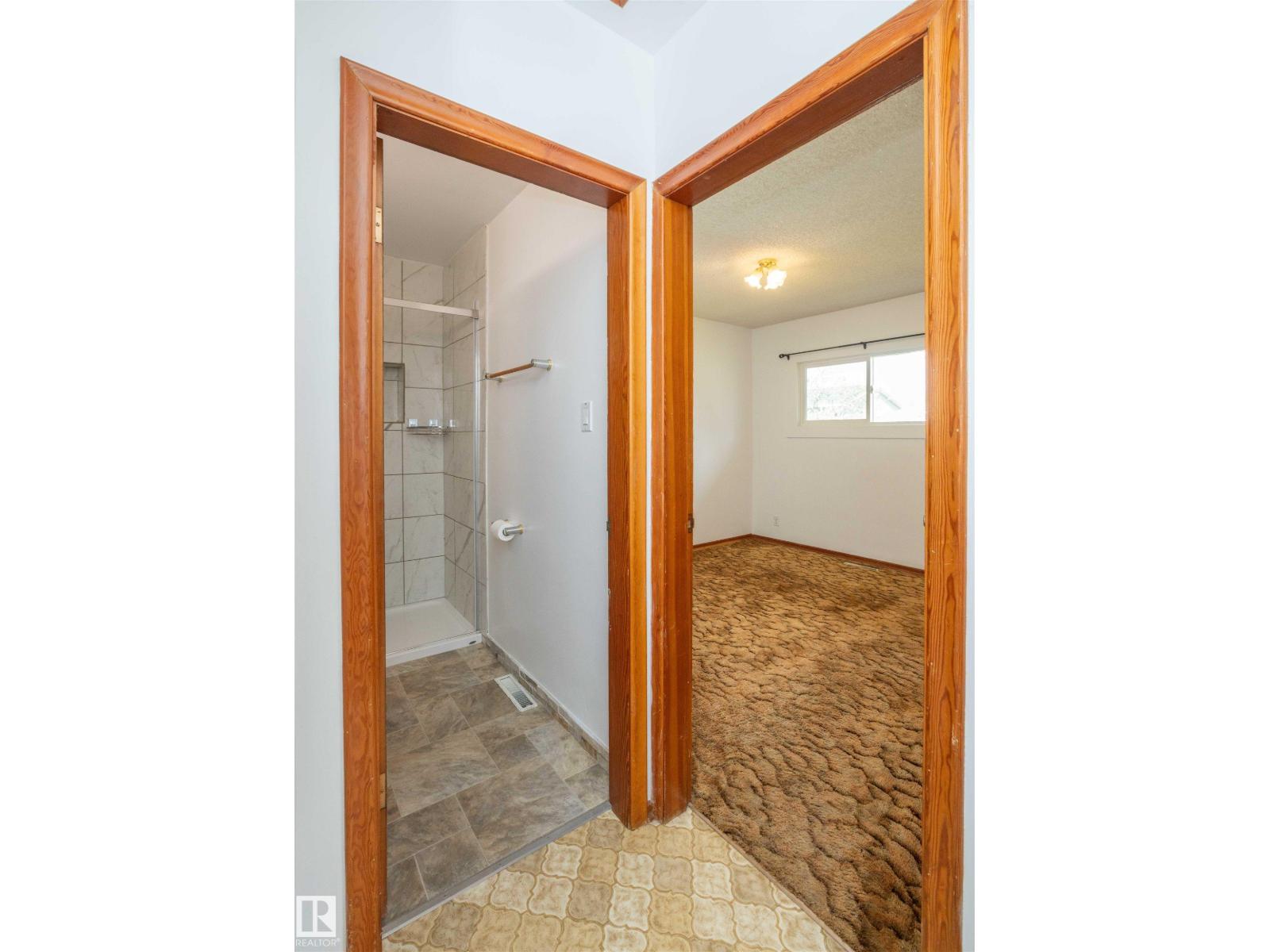 4414 54 AV — photo 32
