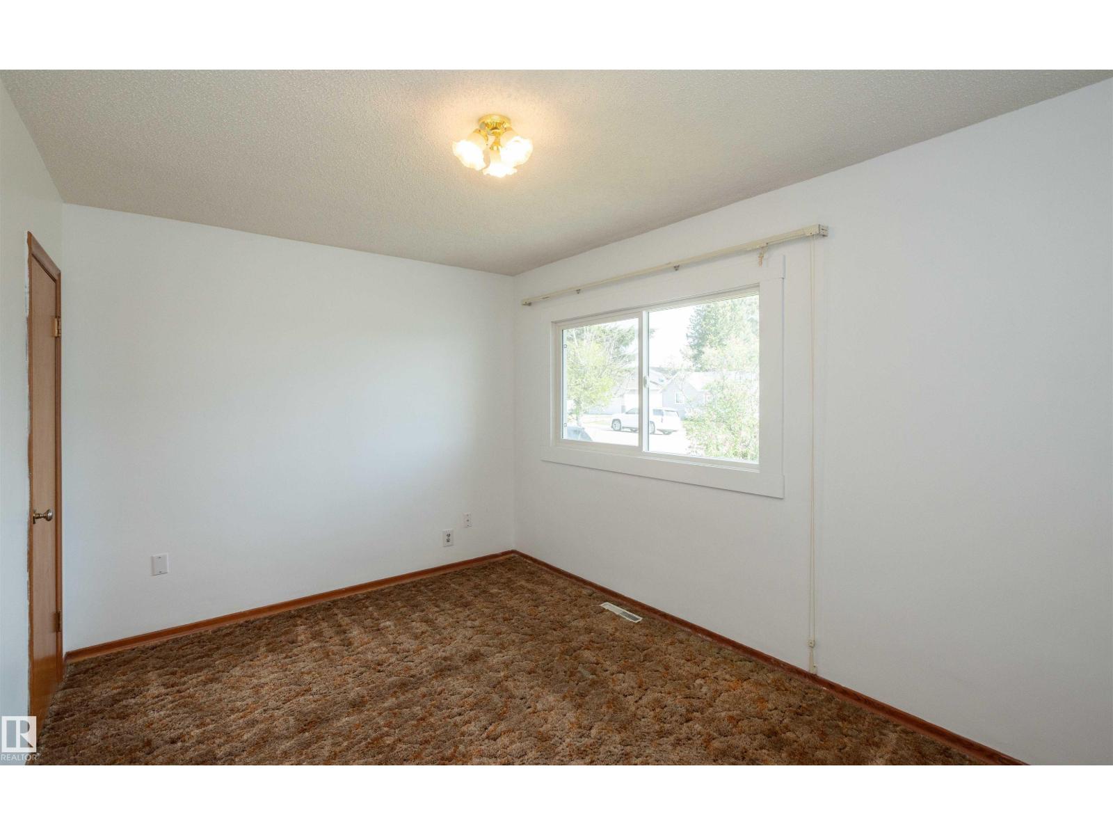 4414 54 AV — photo 33