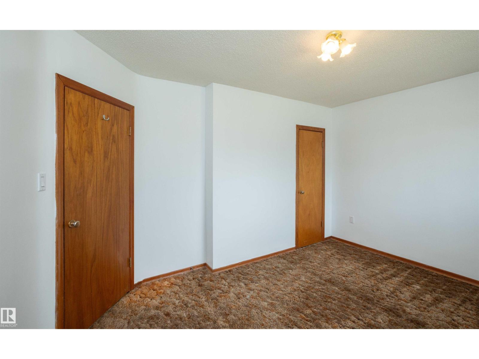 4414 54 AV — photo 34