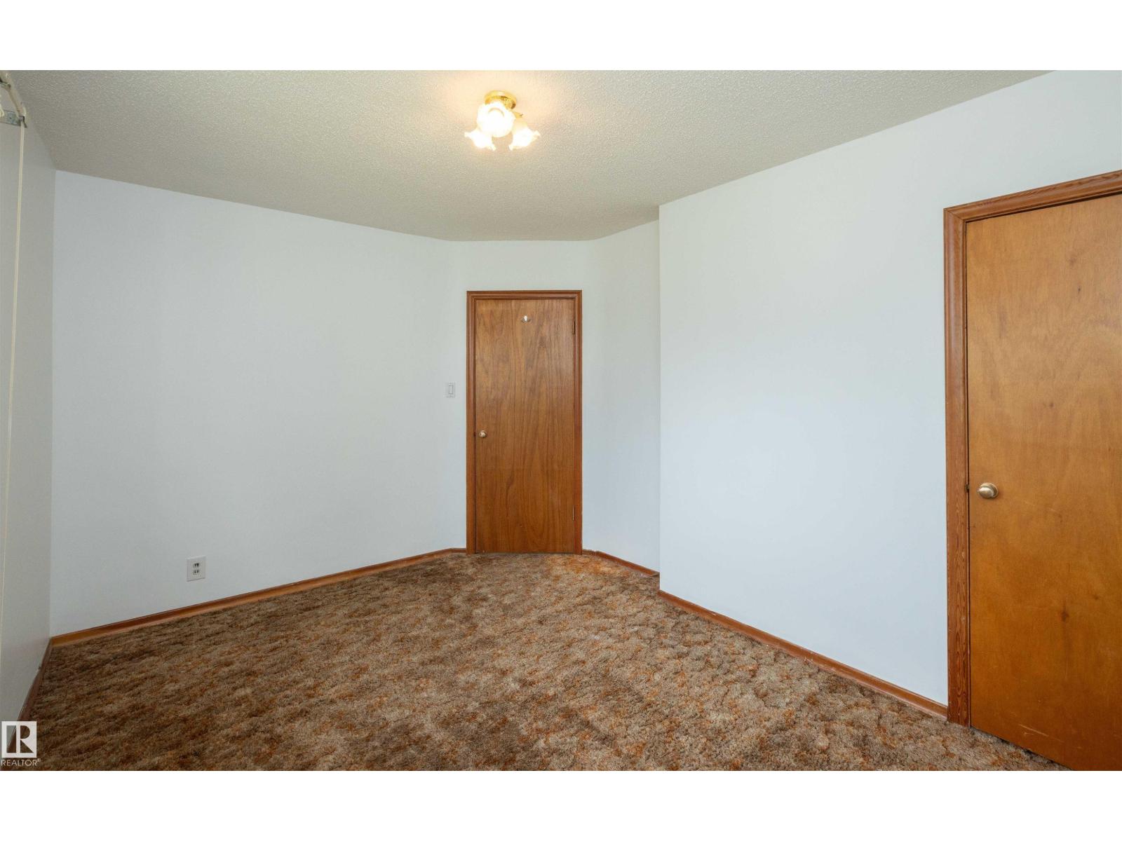 4414 54 AV — photo 35