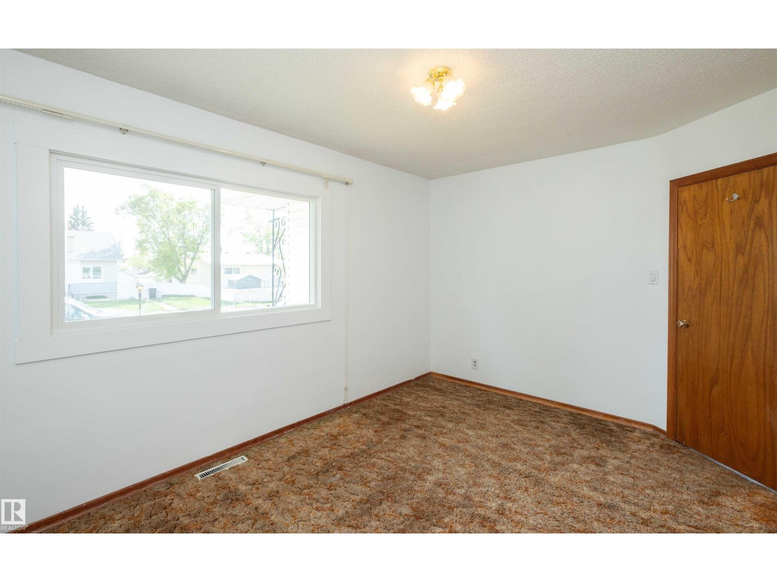 4414 54 AV — photo 36