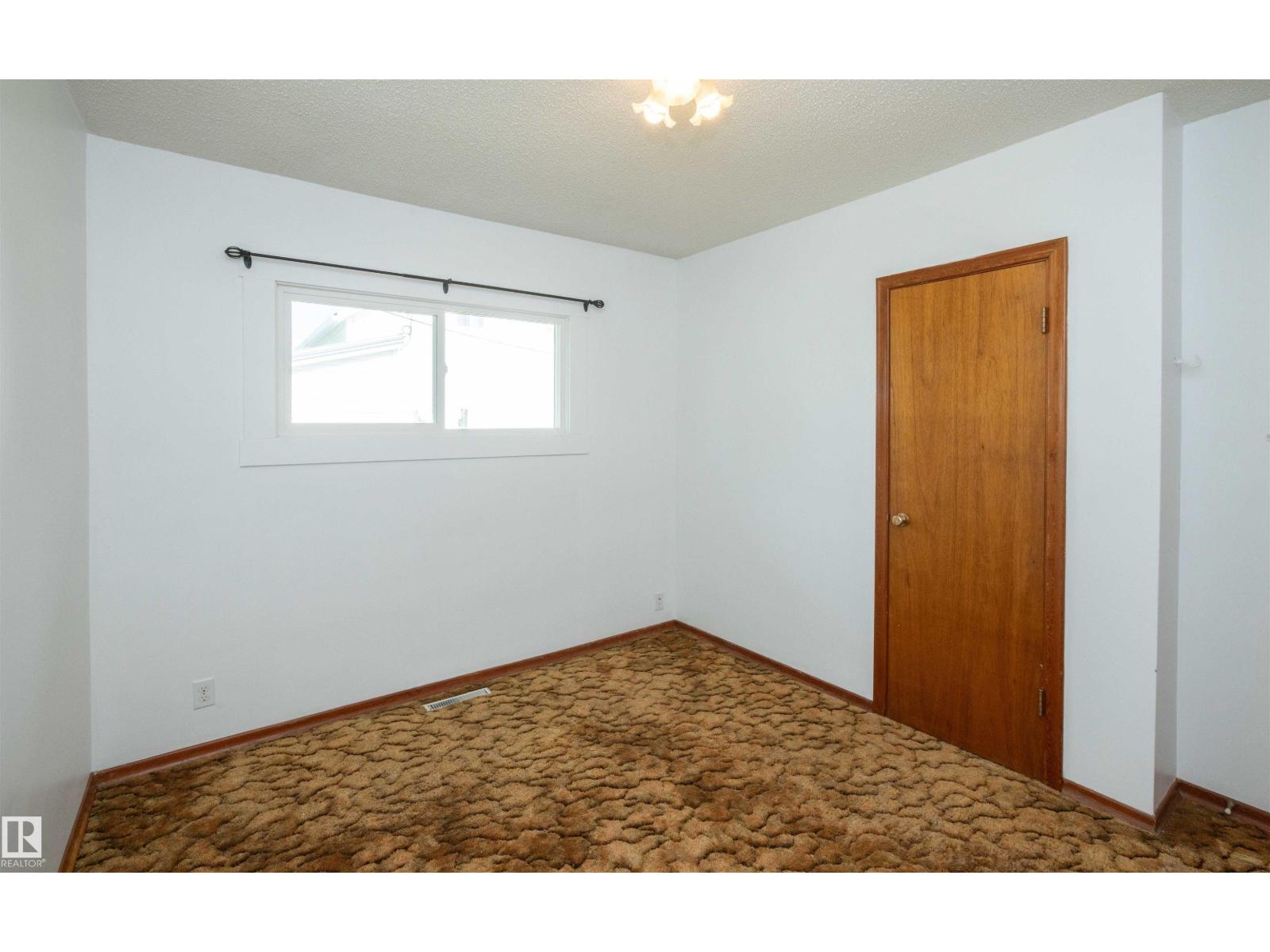 4414 54 AV — photo 39