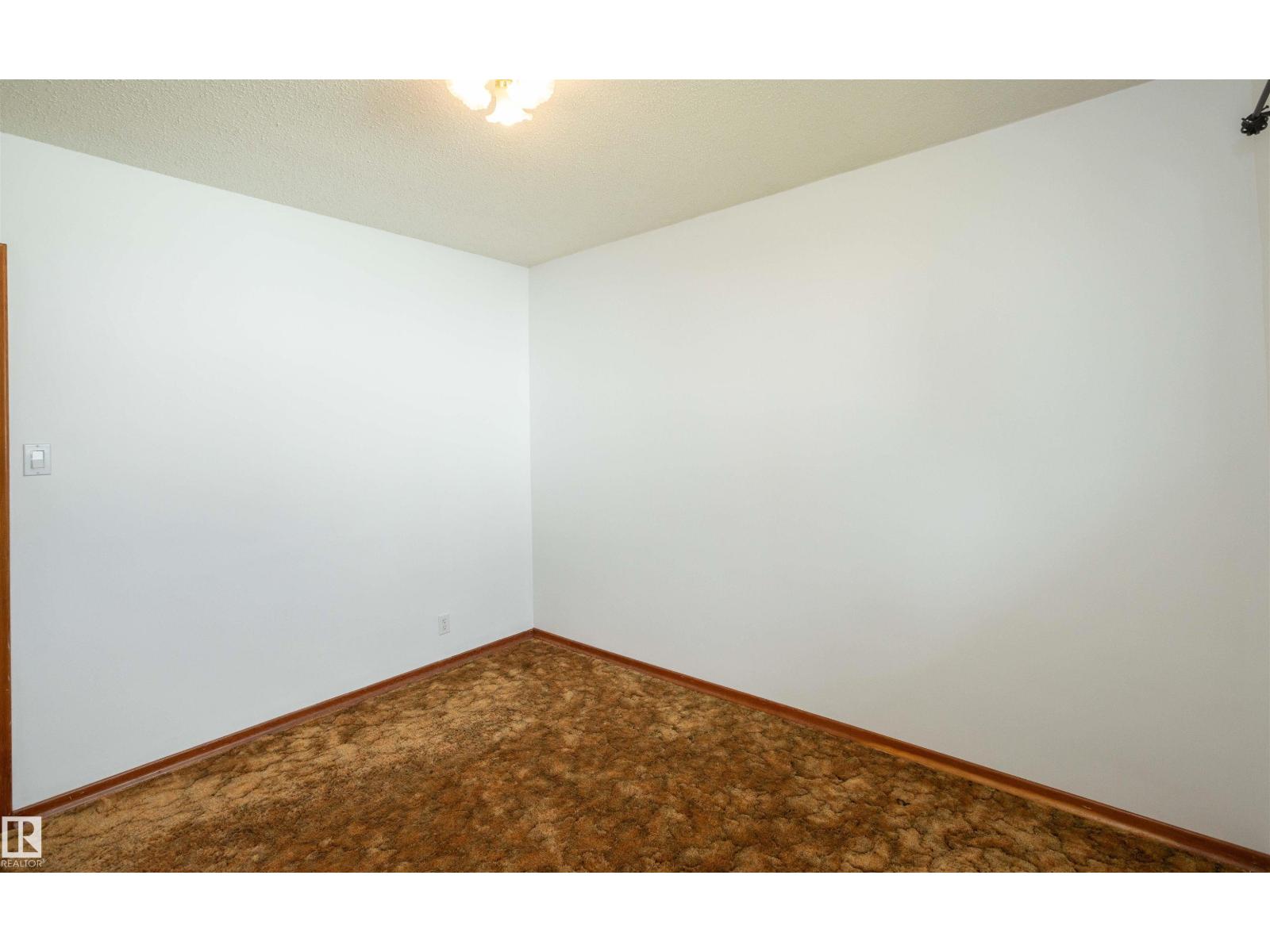 4414 54 AV — photo 41