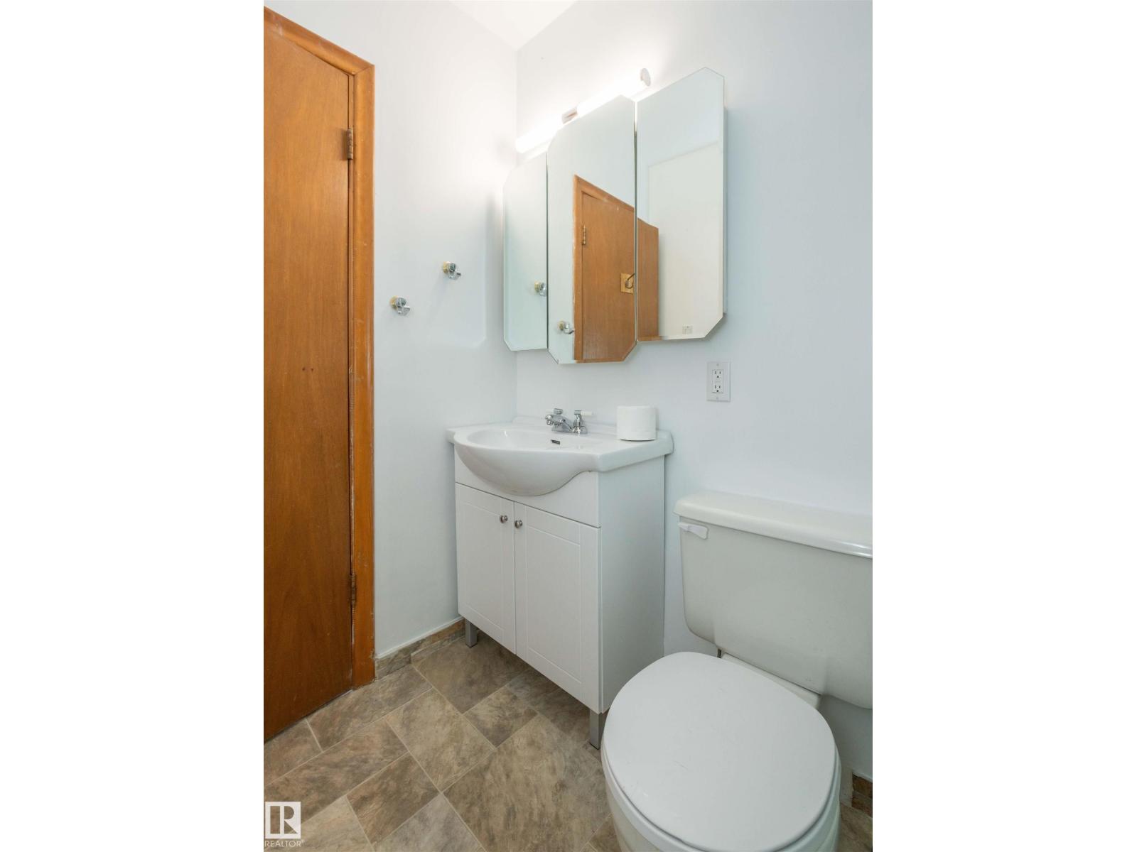 4414 54 AV — photo 42