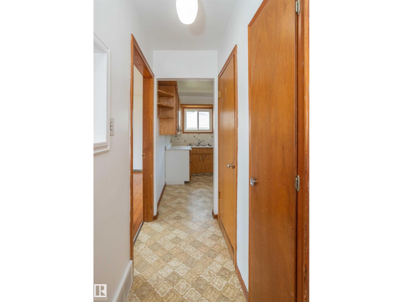4414 54 AV — photo 44