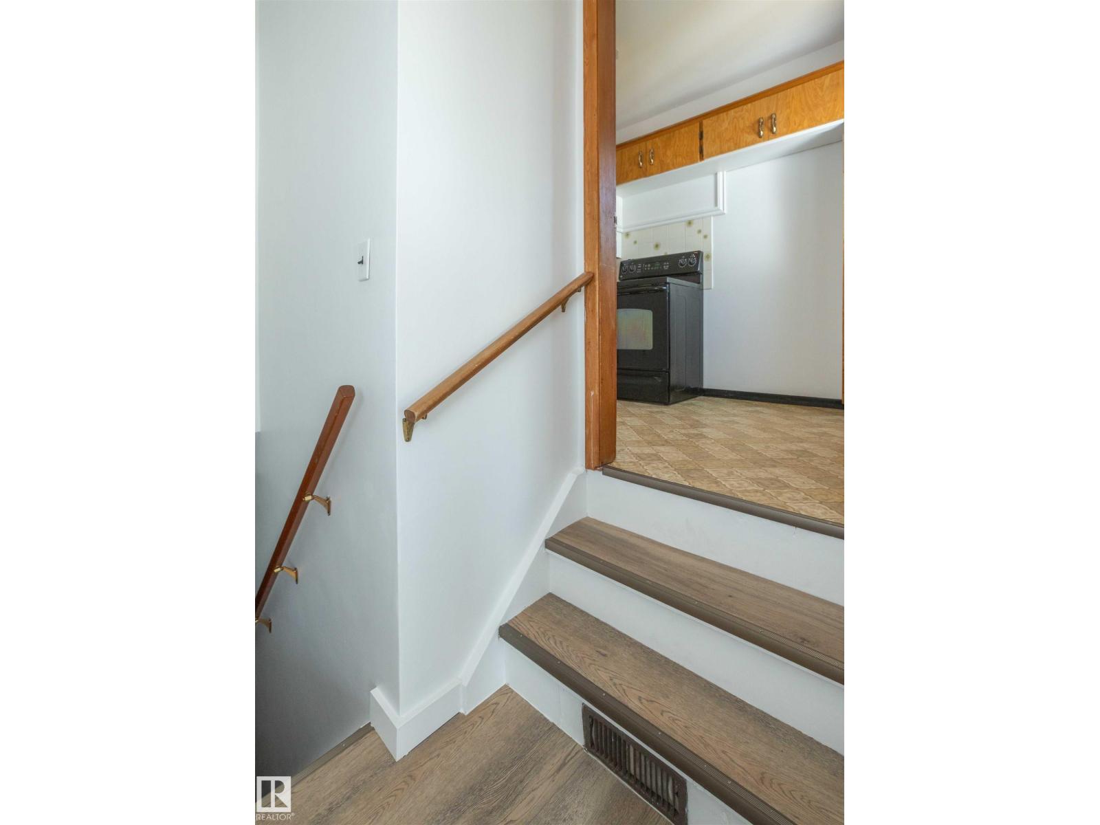 4414 54 AV — photo 46