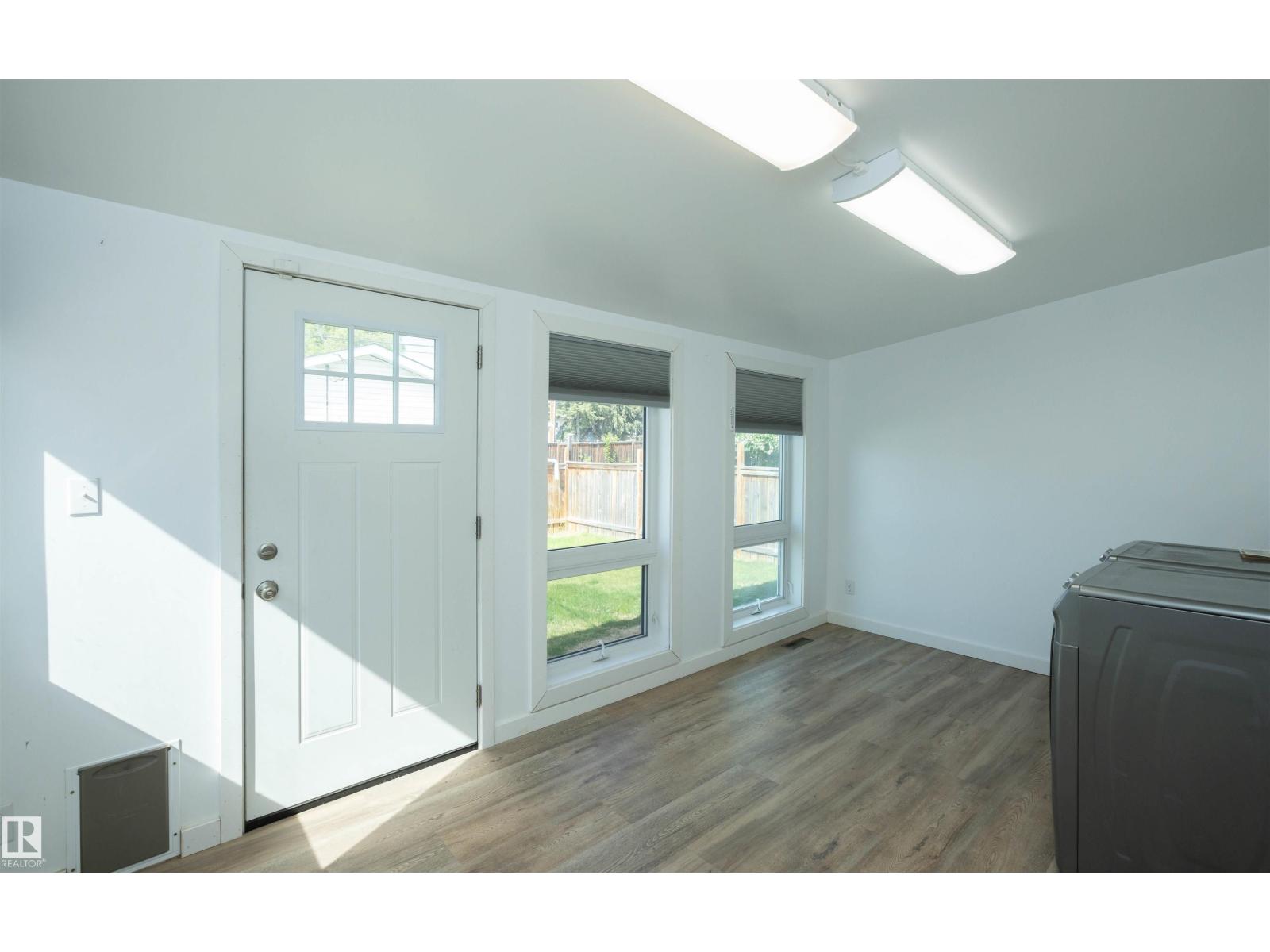 4414 54 AV — photo 47