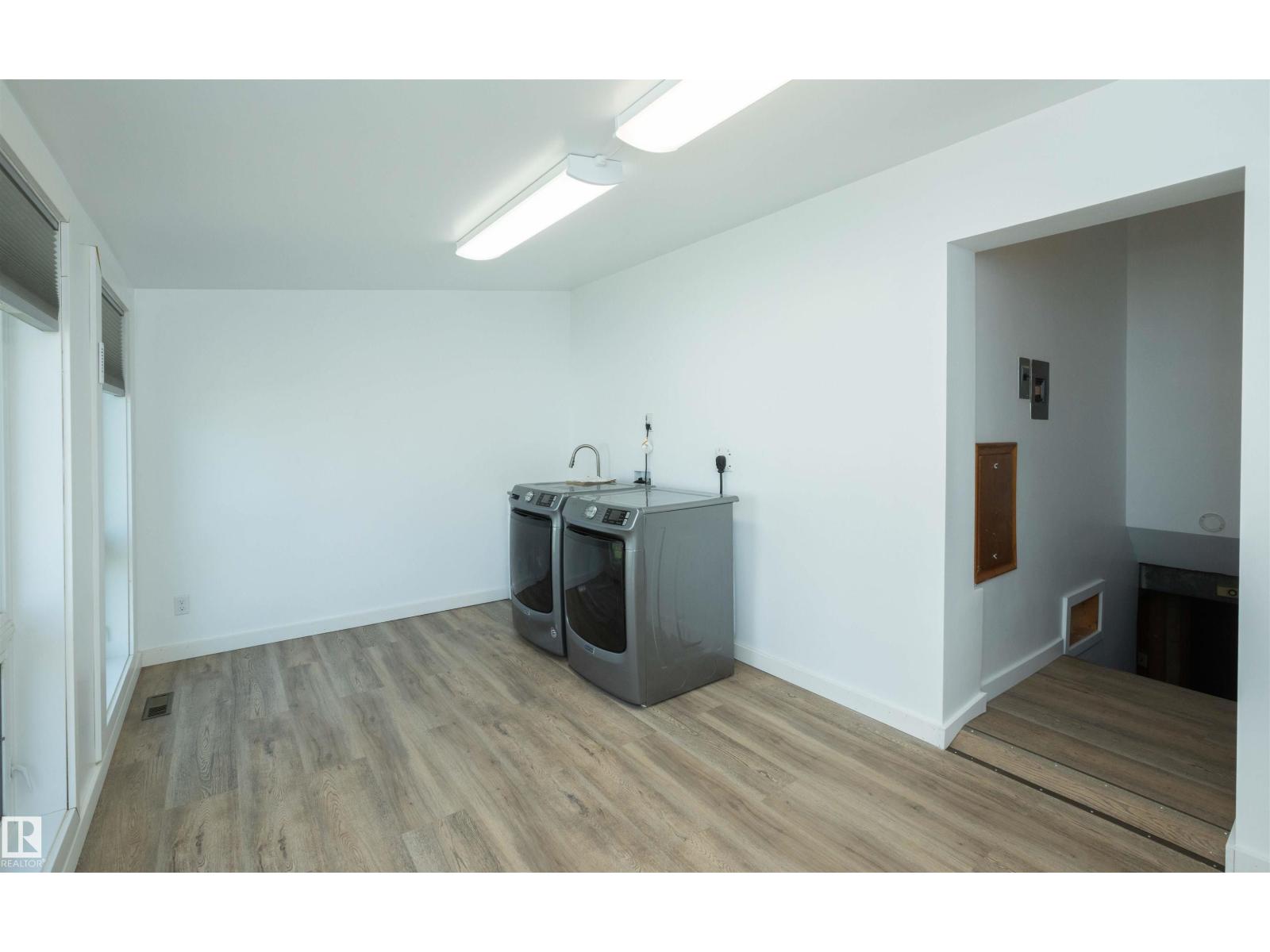 4414 54 AV — photo 49