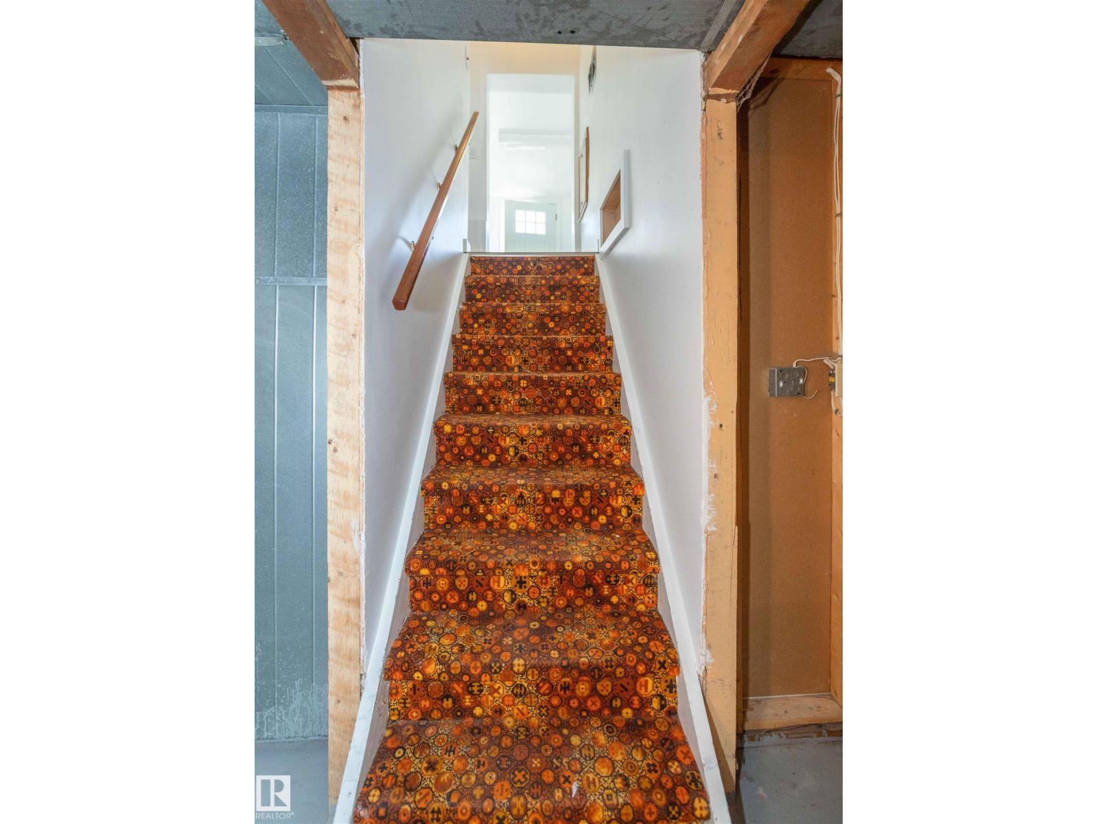 4414 54 AV — photo 51