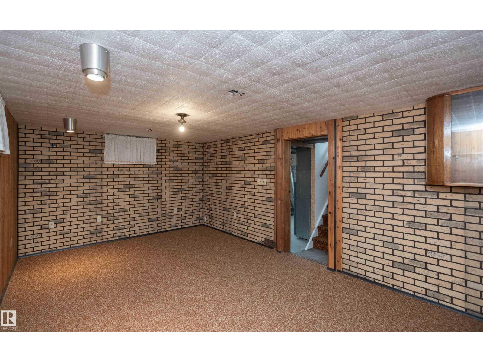 4414 54 AV — photo 54