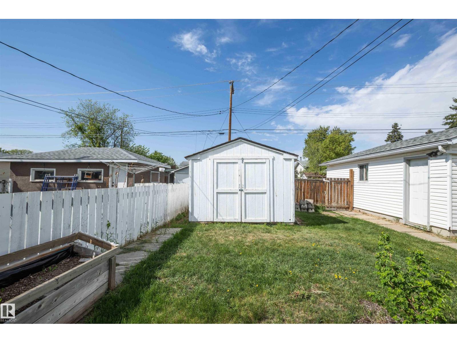 4414 54 AV — photo 6