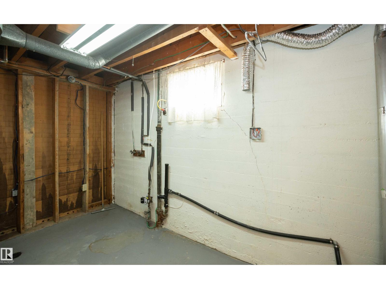 4414 54 AV — photo 62