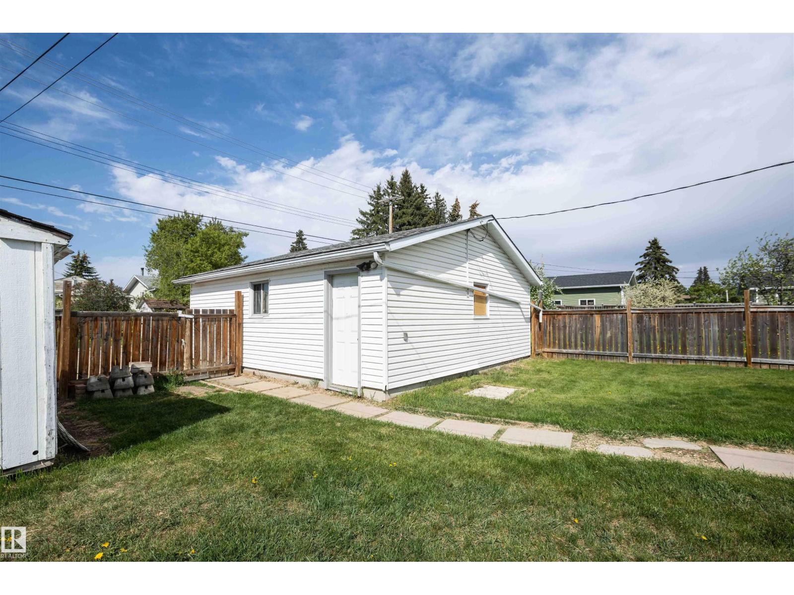 4414 54 AV — photo 7