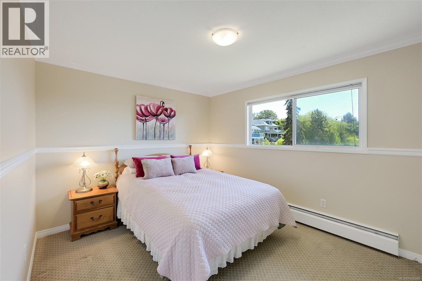 1341 Lyall St - 16