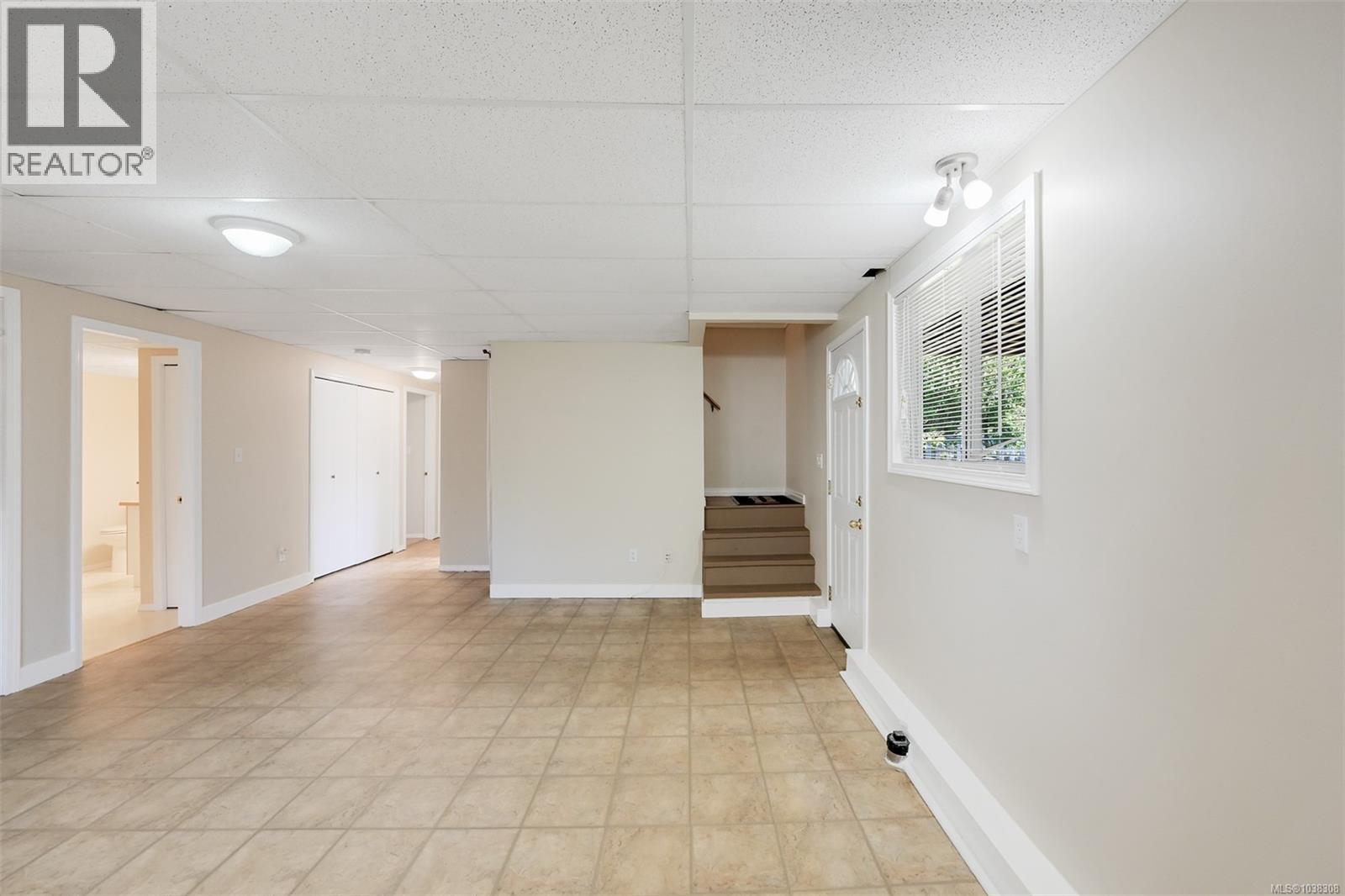 1341 Lyall St - 24