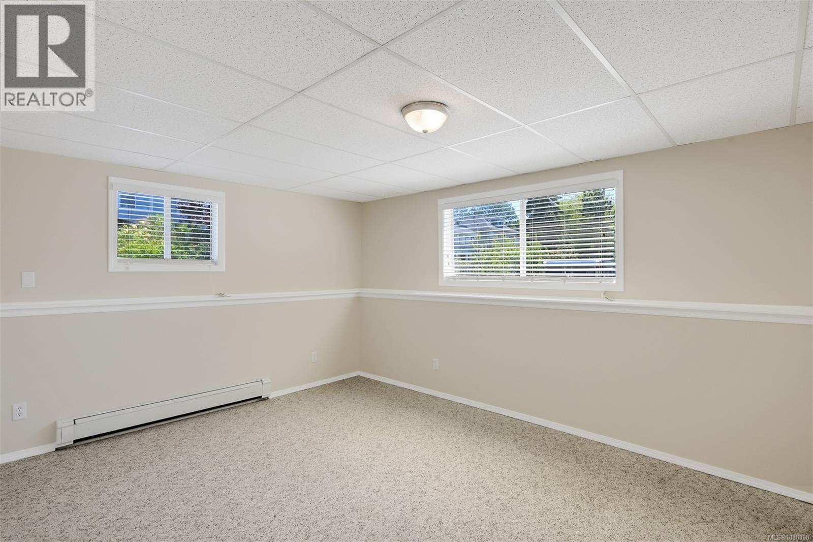 1341 Lyall St - 26