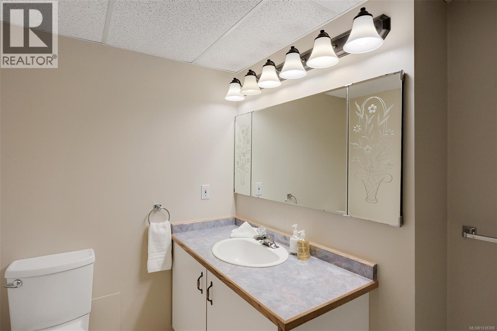 1341 Lyall St - 29