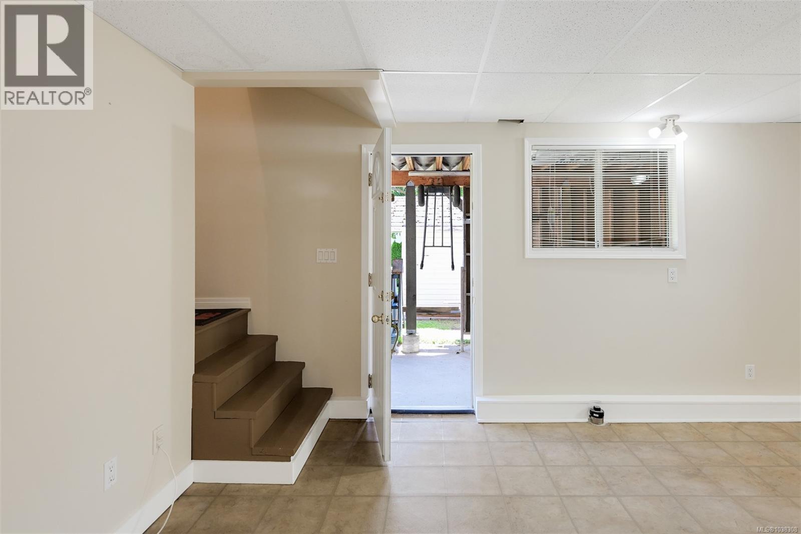 1341 Lyall St - 31