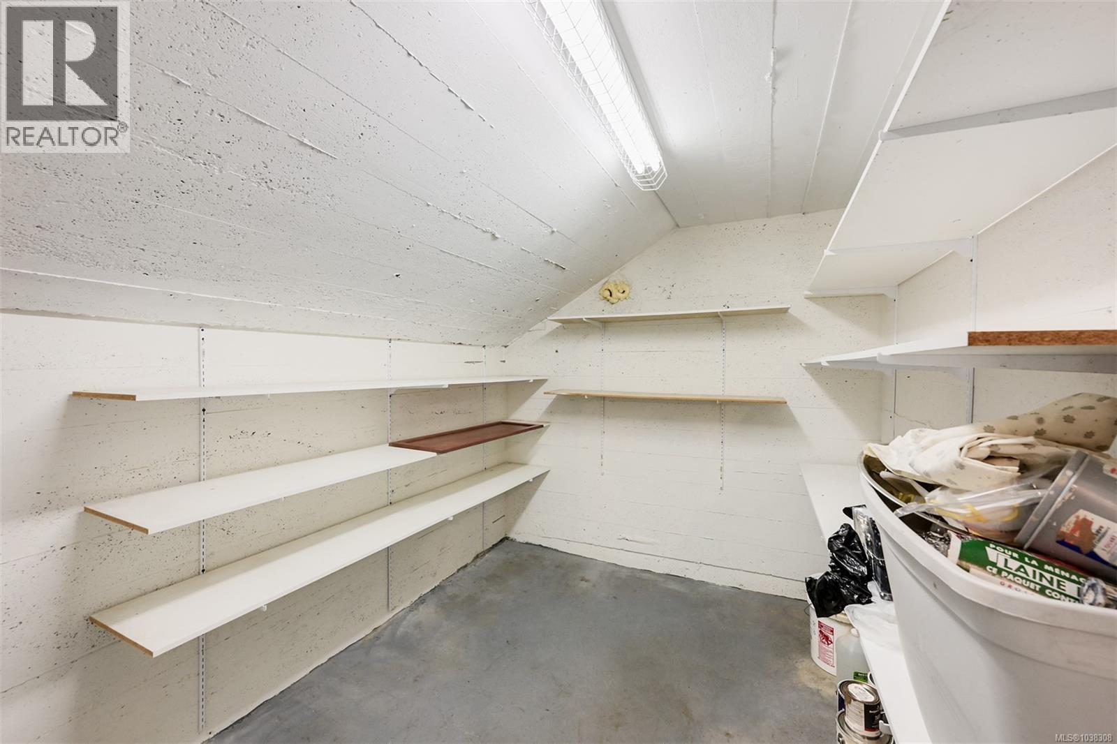 1341 Lyall St - 32