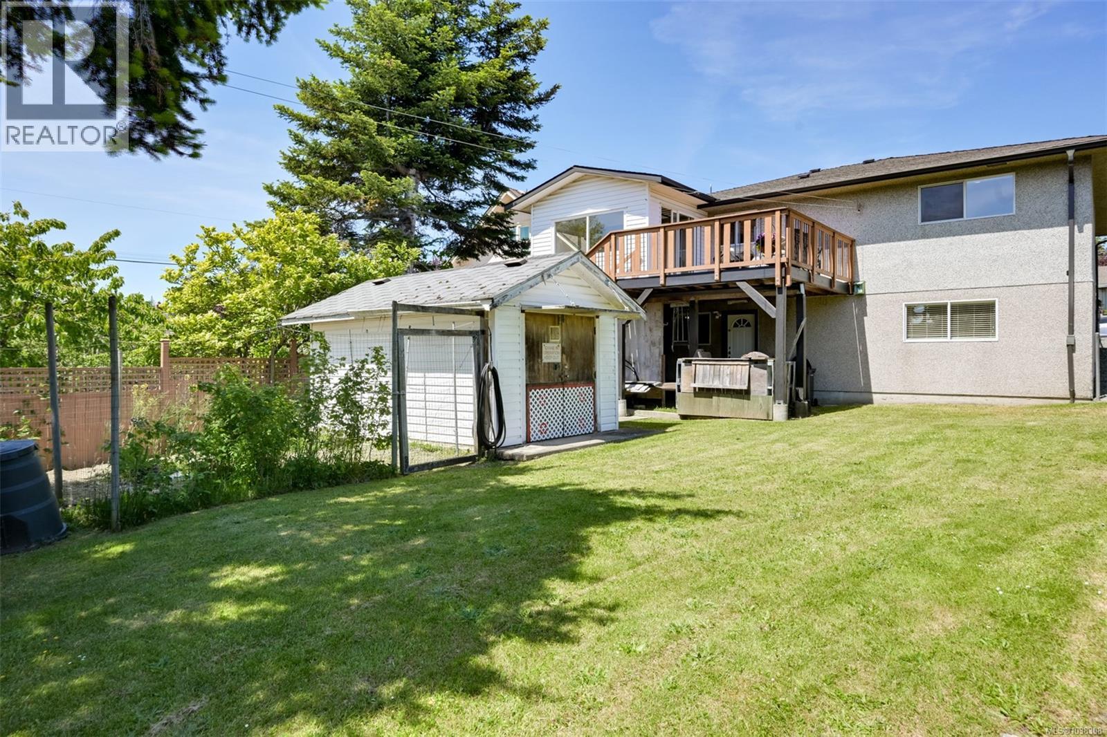 1341 Lyall St - 35