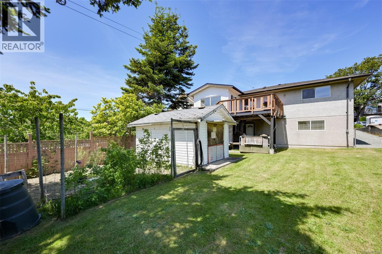 1341 Lyall St - 37