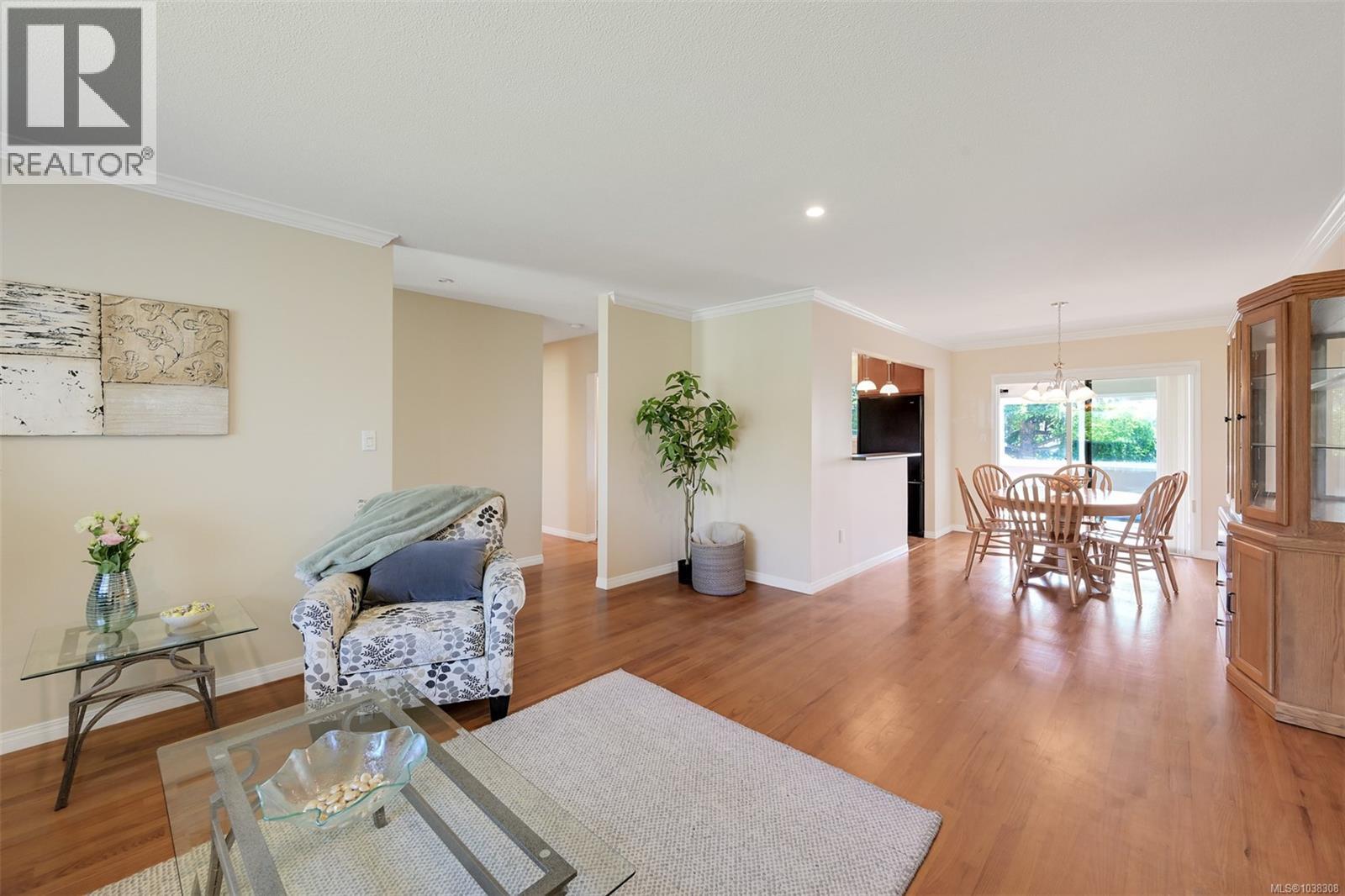 1341 Lyall St - 6