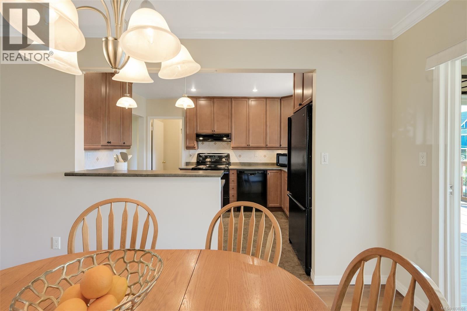 1341 Lyall St - 8
