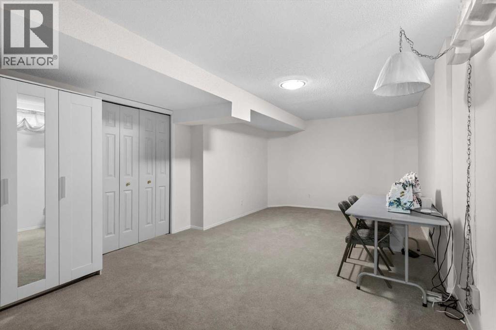 22 Varsity Estates Close NW - 35
