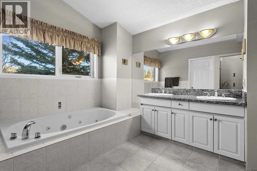 22 Varsity Estates Close NW - 23