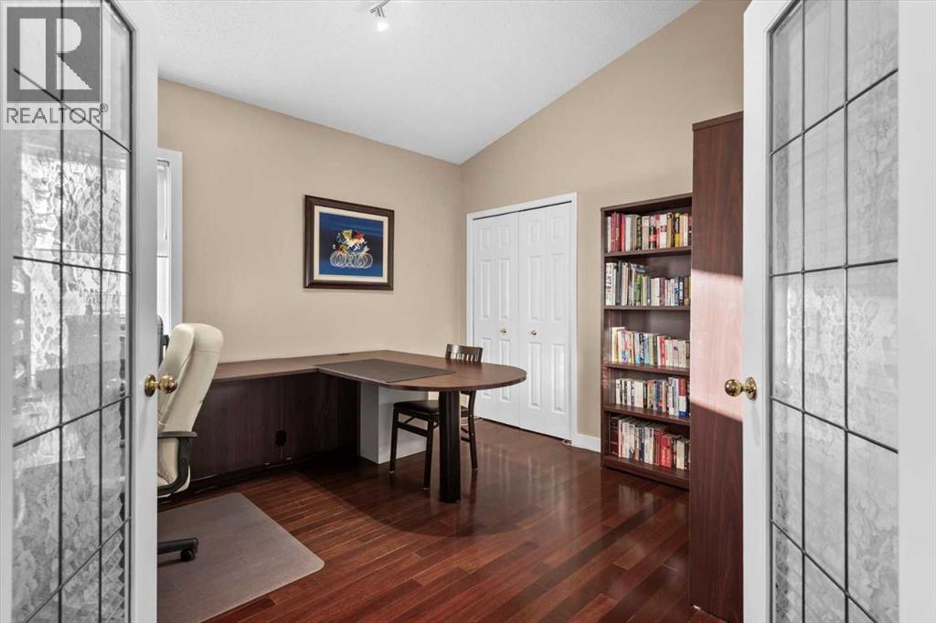 22 Varsity Estates Close NW - 15