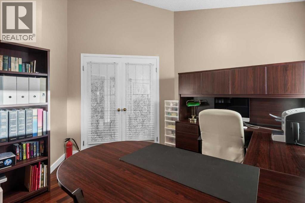 22 Varsity Estates Close NW - 17