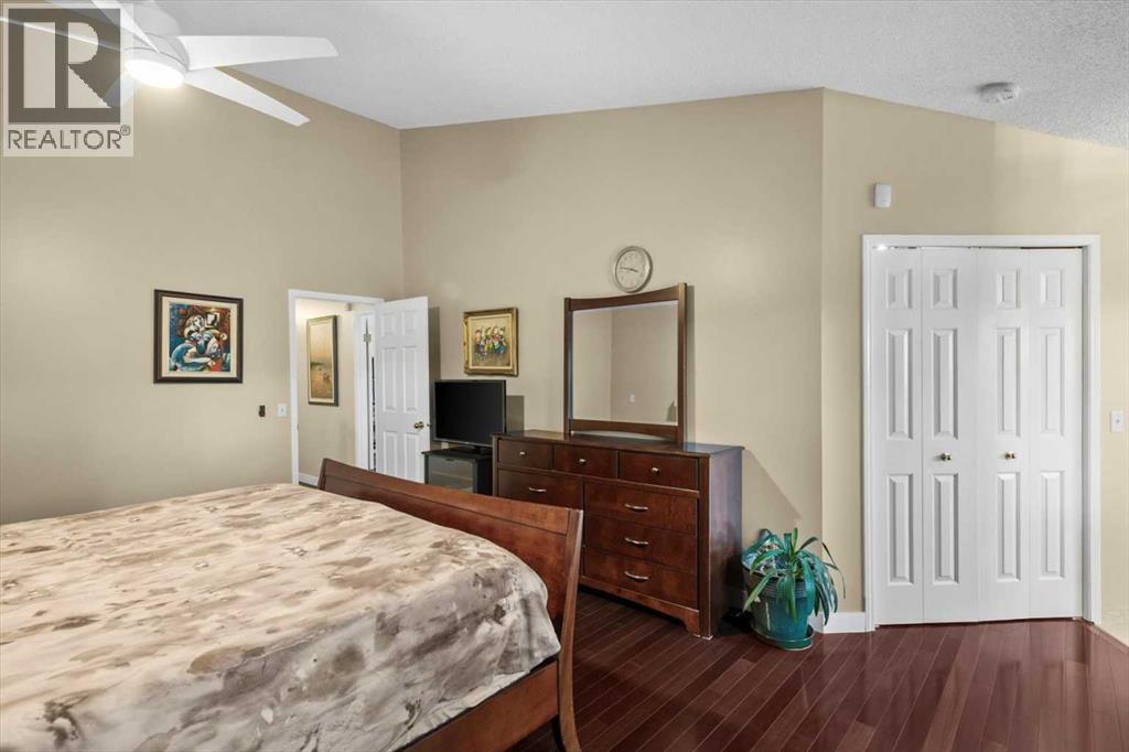 22 Varsity Estates Close NW - 21